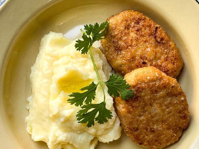 Котлетки курячі з картопляним пюре