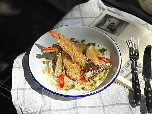 Креветки катаіфі з баклажанним лабне