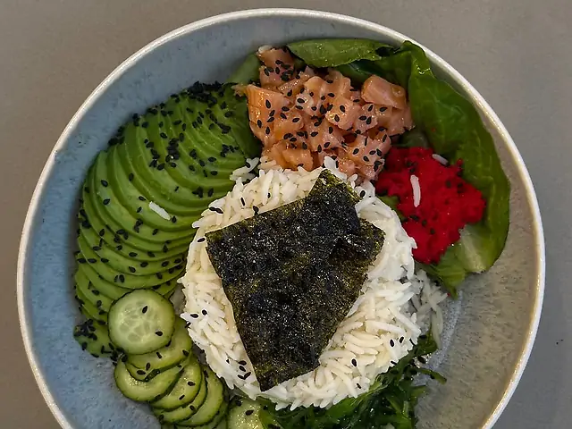 Боул з лососем