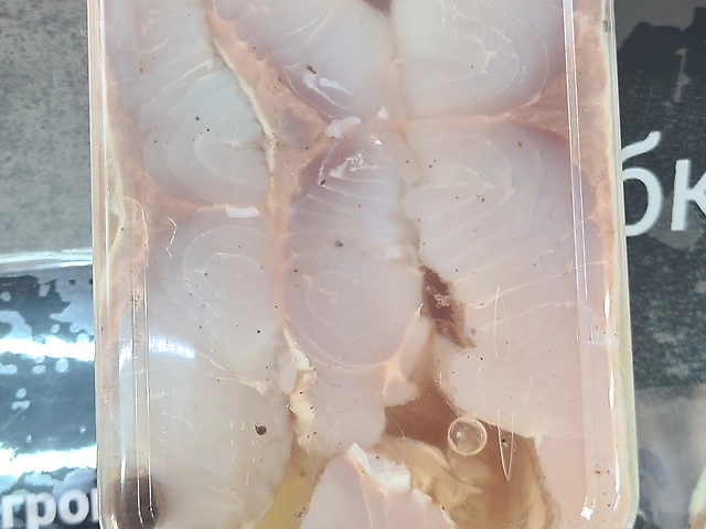 Товстолоб в олії