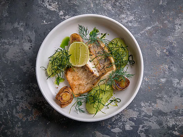 Філе судака з пюре картоплі та зеленого горошку