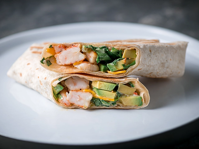 Рол з креветкою та авокадо