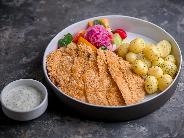 Курячий шніцель з молодою картоплею: 