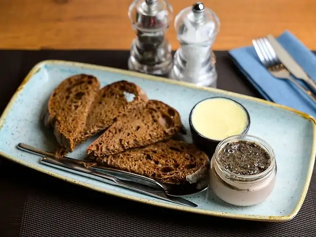 Мус курячий з трюфельною сальсою