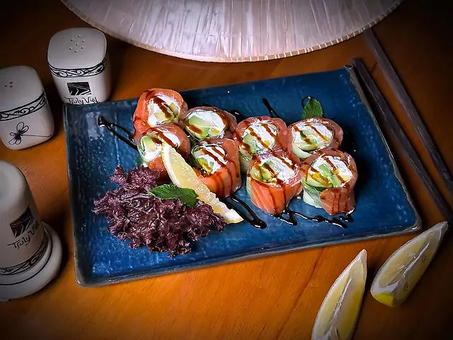 Рол з лососем