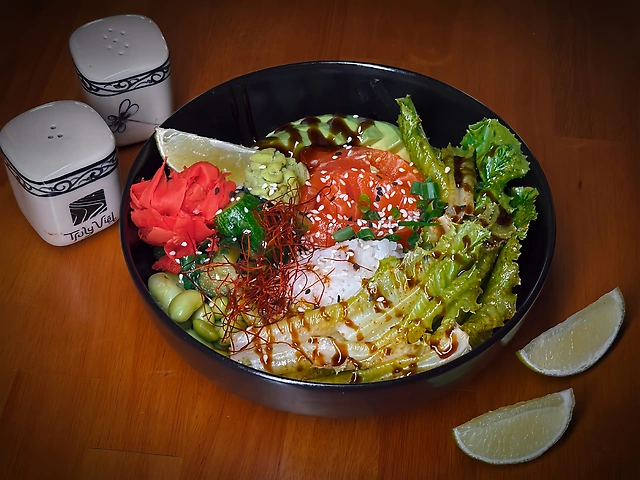 Боул з лососем