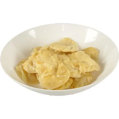 Вареники з картоплею та засмажкою з цибулі та шкварок