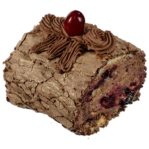 Рулет меренговий шоколадний з ягодою